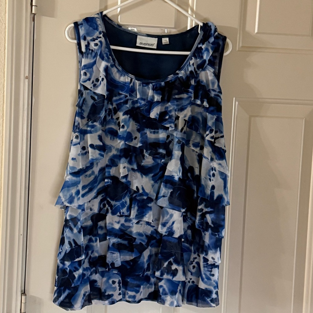 AVENUE Abstract Blue and White Sleeveless Tiered Chiffon Top Size 18/20